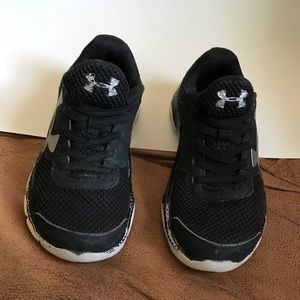 Boys Under Armour sneakers Sz 12.   $25